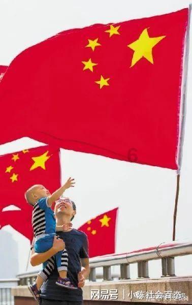 发问无疑 - 和平精英中的枪械你最中意哪两把?平时最喜欢背的是什么?有问必答平台